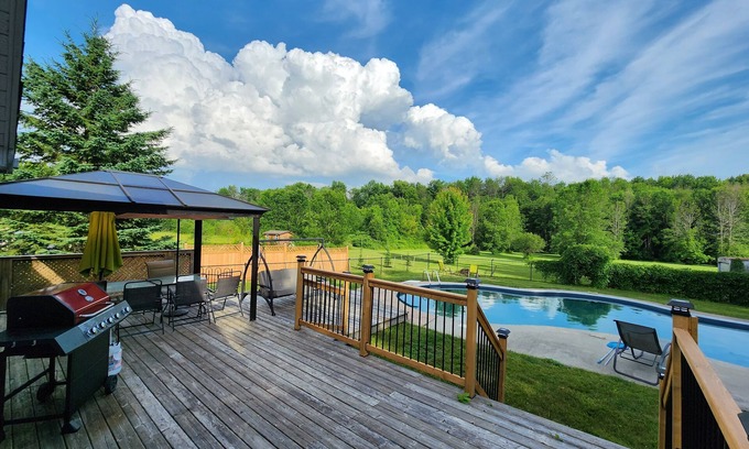 Lagoon City Cottage | Amazing Private Pool at 4BR/3WR Cottage + Close By Beaches, Parks, Marine