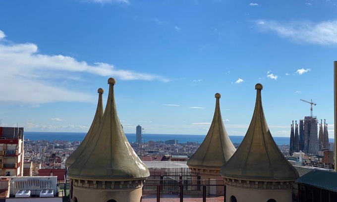 El Baix Guinardo Apartment | Amazing sea and Sagrada Familia views homey apartment