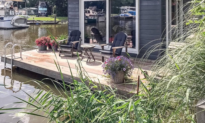 Winsum Boat Rental | Amazing ship in Winsum with WiFi