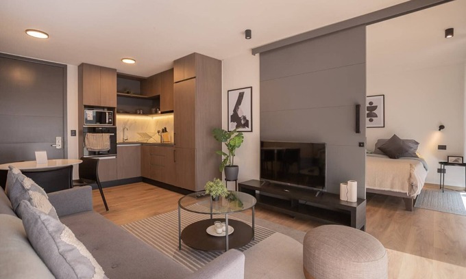 El Golf Apartment | Amazing space steps from the metro
