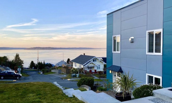 North End Condo | Amazing View of Commencement Bay in Old Town Tacoma