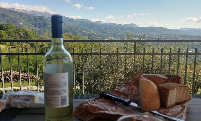 Mologno Apartment | Amazing views from this splendid 3 bedroom villa in Lucca region of Tuscany