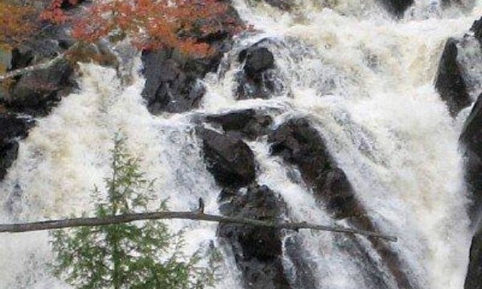 Hill Apartment | Amazingly Beautiful Waterfalls Getaway special winter ski package per month !
