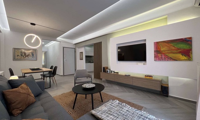 Thessaloniki City Centre Apartment | Amazonia: Stylish artistic apartment