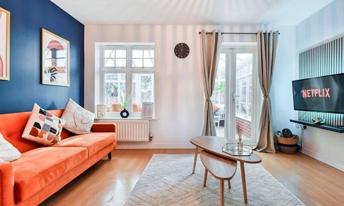 Barnt Green House | Amber House; Modern Comfortable Home - BHX/NEC/JLR