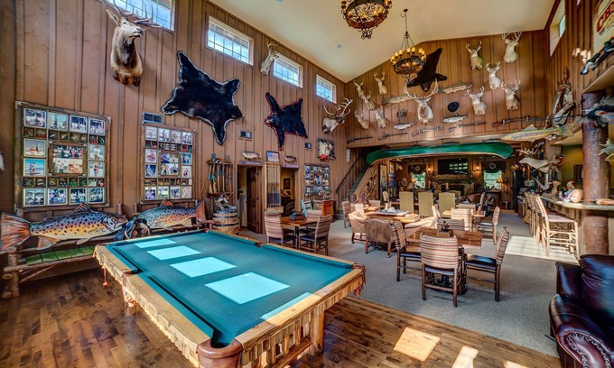 Lakeside Cabin | AMEN RANCH, WITH ACCOMMODATIONS UP TO 26 PEOPLE