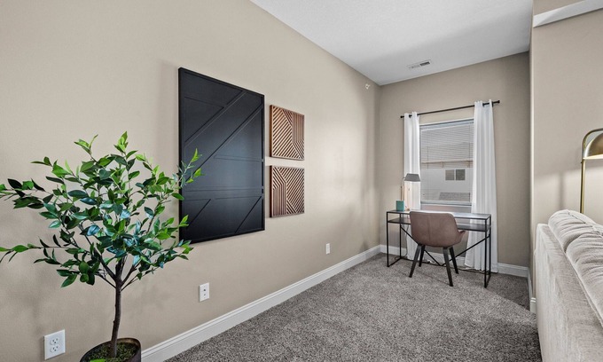 West Des Moines Apartment | Amenities! Gym, Tanning, Garage, Balcony & More!
