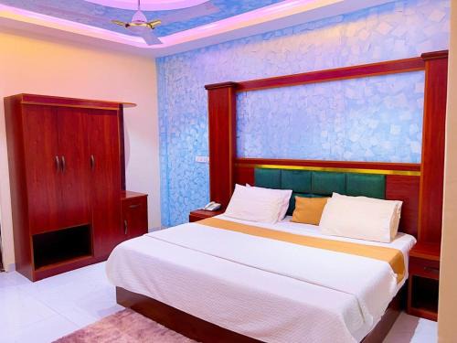 Tamale Hotel | American Royal Lodge