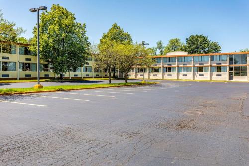 Dunkirk Hotel | Americas Best Value Inn Fredonia NY