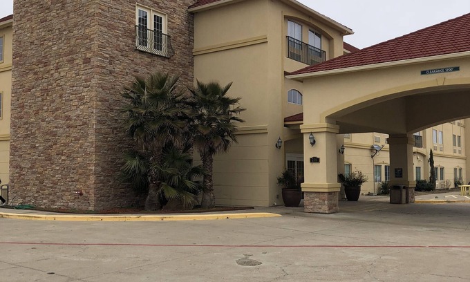 Gun Barrel City Hotel | Americas Best Value Inn & Suites Gun Barrel City