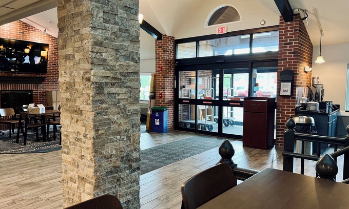 Beaver Dam Hotel | AmericInn by Wyndham Beaver Dam