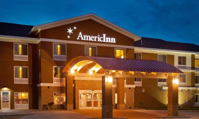 Fairfield Hotel | AmericInn by Wyndham Fairfield