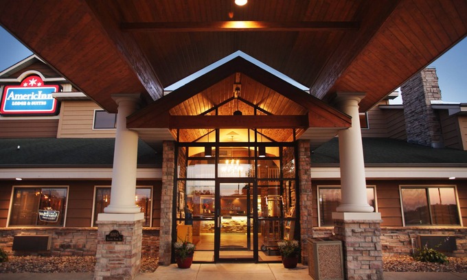 Okoboji Hotel | AmericInn by Wyndham Okoboji