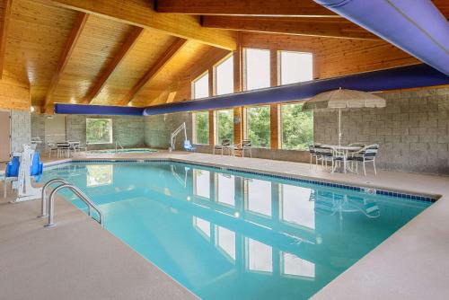 Republic Hotel | AmericInn by Wyndham Republic