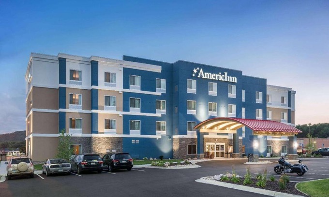 Winona Hotel | AmericInn by Wyndham Winona