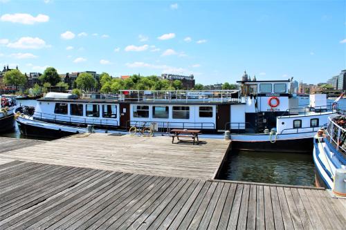 Amsterdam City Centre Boat Rental | AmicitiA