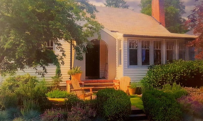 Amity House | AMITY WINE COTTAGE – Wonderful Vintage Charm and Décor in Oregon Wine Country
