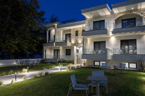 Golden Beach Hotel | Ammothines Beach Suites