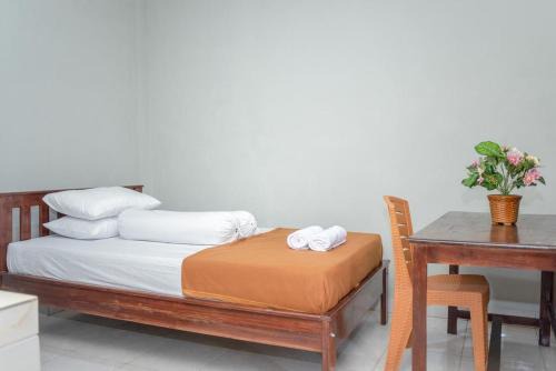 Kupang Hotel | Amor Homestay near Eltari International Airport Mitra RedDoorz