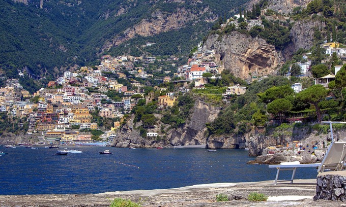 Arienzo Villa | AMORE RENTALS - Villa Lo Scoglio with Direct Sea Access and Garden