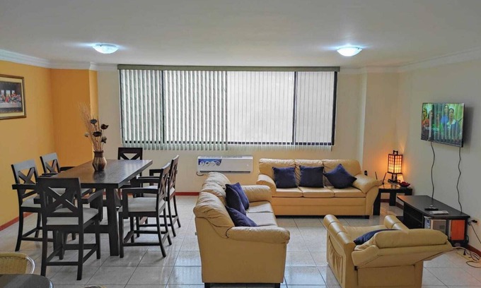 Manta Apartment | Amplio departamento con vista al mar