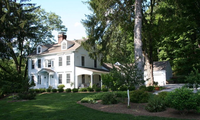 Sharon House | An acclaimed photographers country estate, arts community, near private schools!