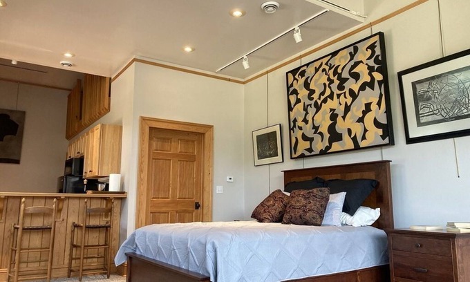 Galena Apartment | An Artistic retreat in the heart of downtown Galena