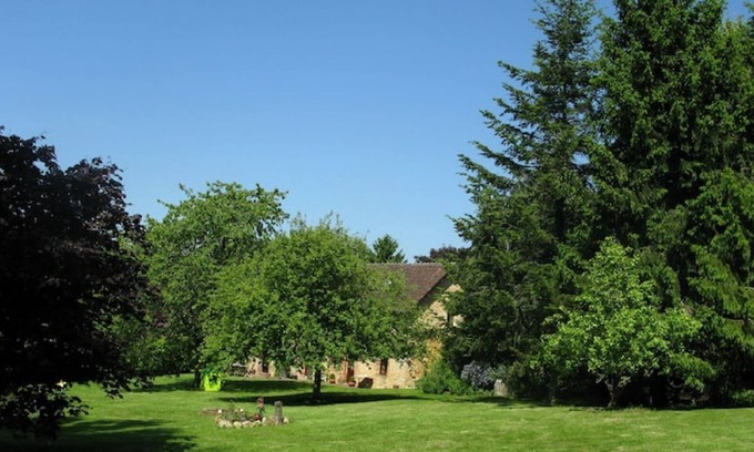 Saint-Martin-des-Pezerits Cottage | An authentic Percheron house: fireplace, beams, terracotta floor tiles, a large park