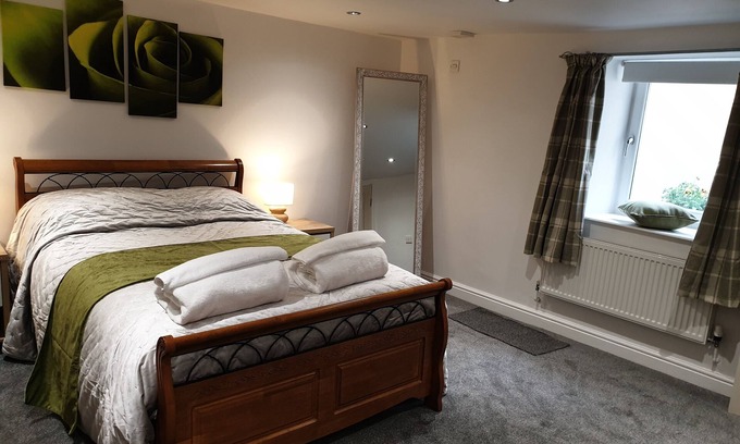 Ainley Top Apartment | An elegant and spacious home from home at Lindley