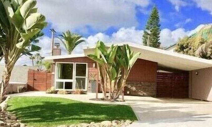 San Onofre House | An "Endless Summer, Surfer's Paradise" Awaits
