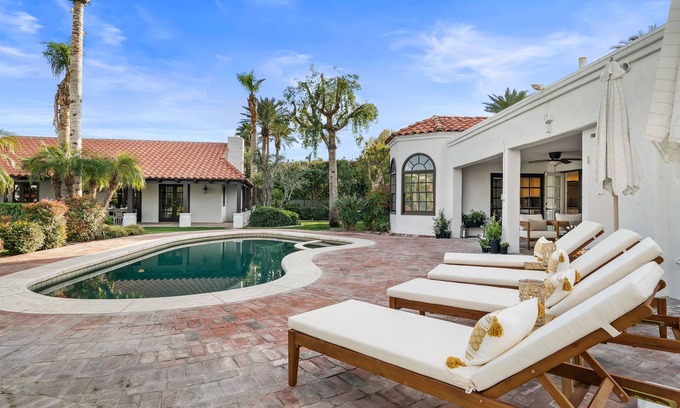 Magnesia Falls Cove House | An expansive estate with private pool & lighted pickle ball court
