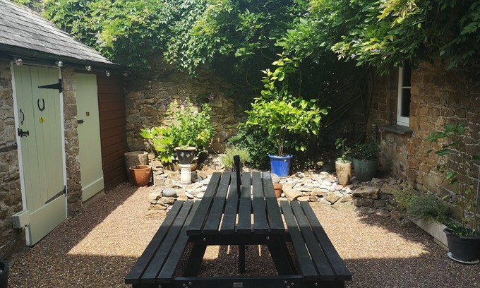 Hatherleigh House | An historic old building we are family and pet friendly