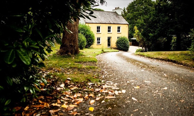 St Dogmaels House | An incredible retreat on the coast for 10, with a beautiful garden
