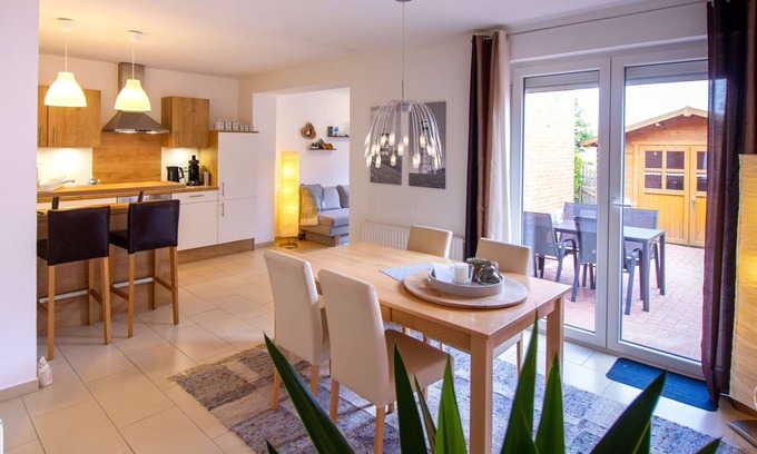 Campen Apartment | An oasis of calm in the old town center of Campen with Smart TV