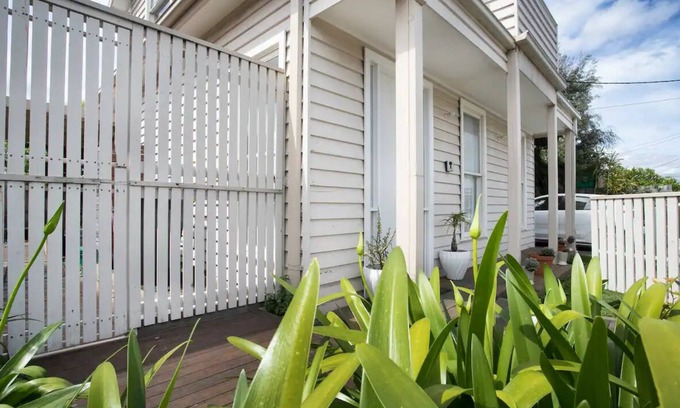 Williamstown Apartment | Anchors down on pearson