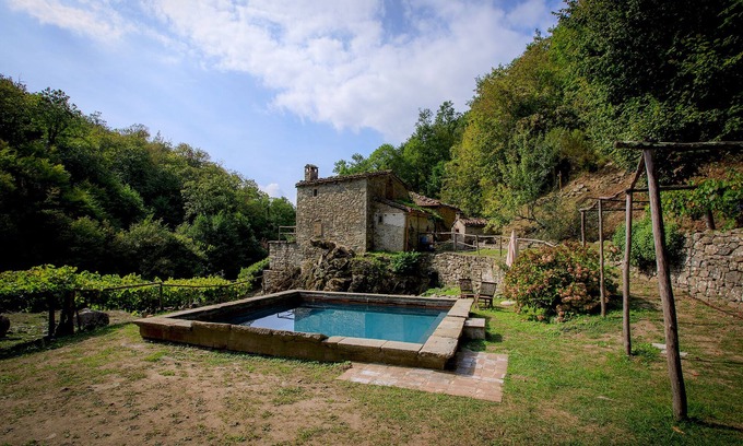 Pieve Fosciana House | Ancient mill in the "green hearth" of Tuscany