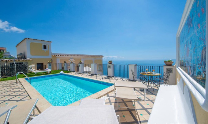Praiano Villa | Ancient villa with fantastic sea view and swimming pool just a few minutes from Positano