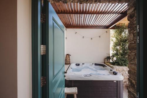 Kato Lefkara House | Andama Luxury Suites