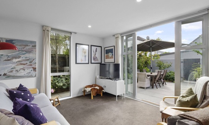 Merivale House | Andover near the Park