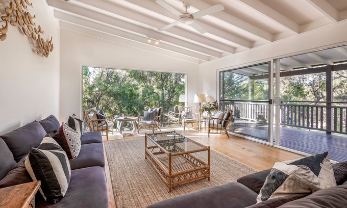 Eagle Bay House | Anelga - Beachfront on Eagle Bay