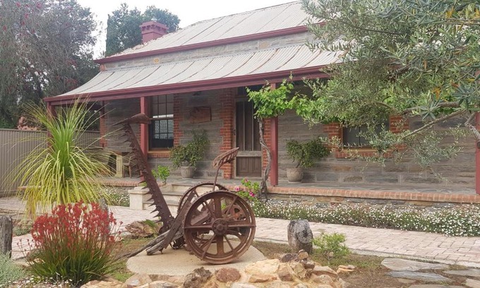 Angaston Bed & Breakfast | Angaston's Rusty Olive B&B