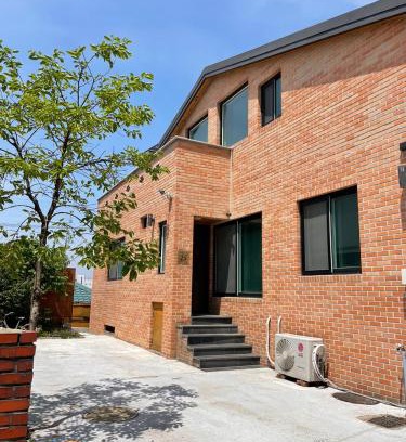 Banghwa3-dong House | Angel B&B