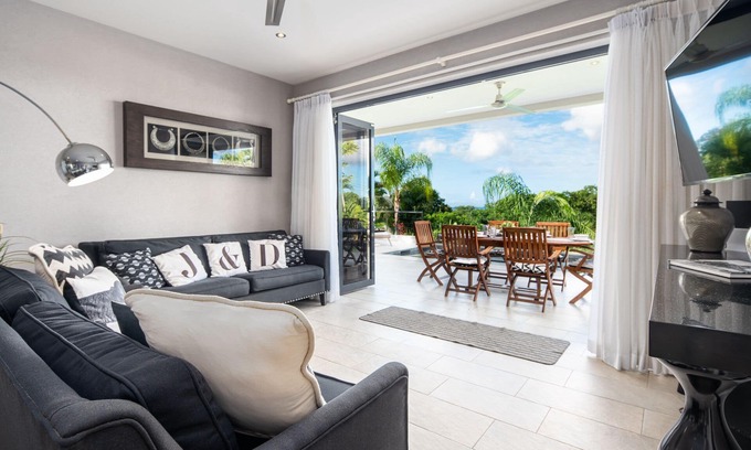 Halcyon Heights House | Angel Heights & Hummingbird Cottage - Deluxe Villa Close to Beach & Holetown