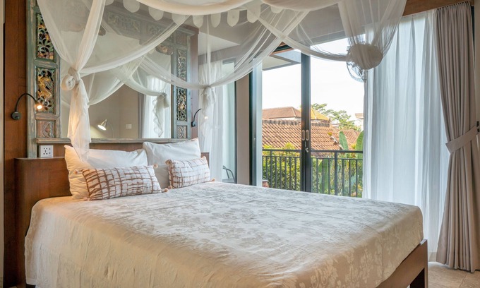 Mas Apartment | Angel House Ubud: Lumbung room. Above bale.