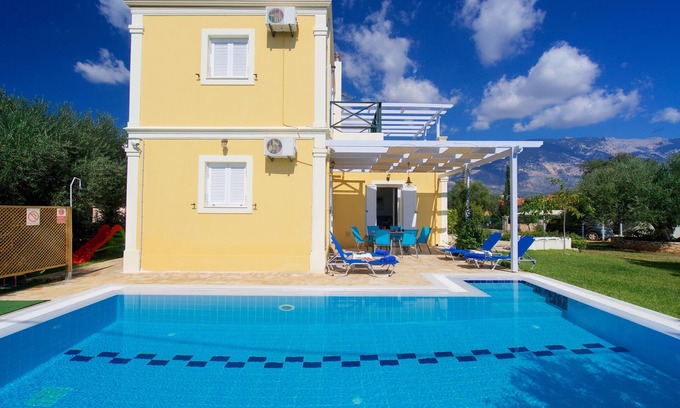 Pesada Villa | Angelina Ventura Villa