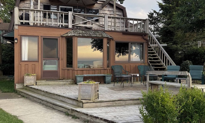 Athol Springs House | Angola on the Lake- Grandview Bay-25 minutes from Highmark Stadium