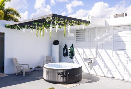 San Ildefonso House | Anime Escape with Private Jacuzzi & Themed Rooms