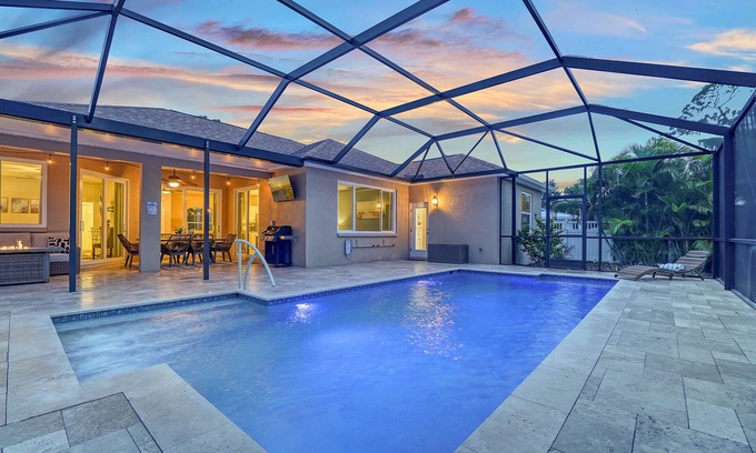 West Bradenton House | ANNA MARIA in 5 Miles, Heated Saltwater Pool+Large Fenced Yard+Dog Friendly