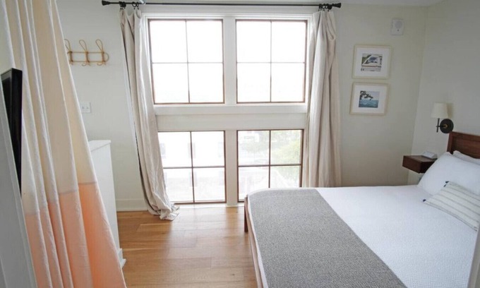 Yamacraw Village Apartment | Annabelle 4D - Top-Floor 2 BR in Historic Downtown Savannah