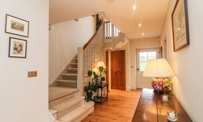 Fourstones Near Bentham House | ANNESIDE, pet friendly, with open fire in Cowan Bridge
